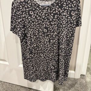 Chic Leopard Print Short Sleeve Top